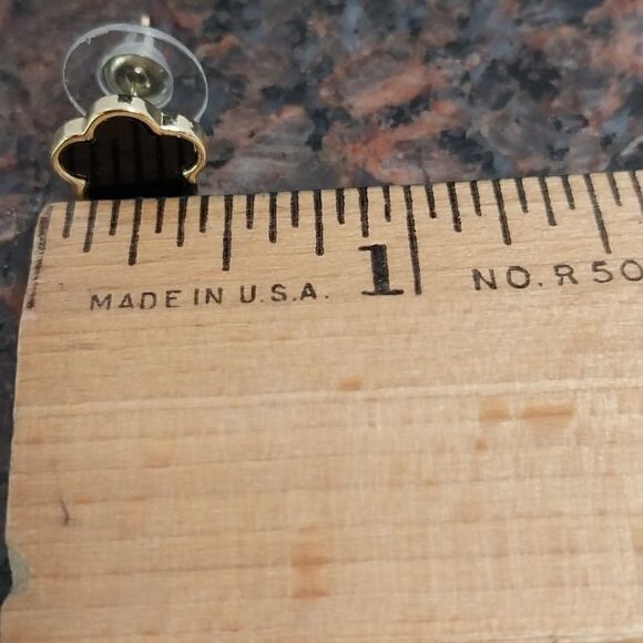 Goldtone Clover famous maker look-alike earrings...NEW - Picture 2 of 3